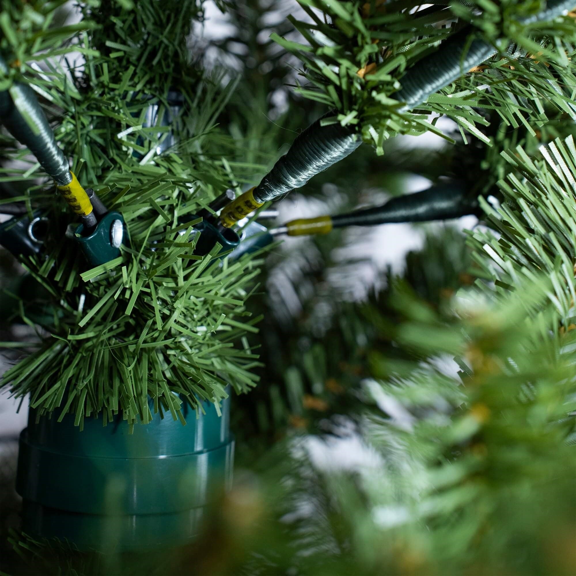 7FT Artificial Christmas Tree – Classic Green Holiday Decoration（PJT - 2504） - Direct Wicker