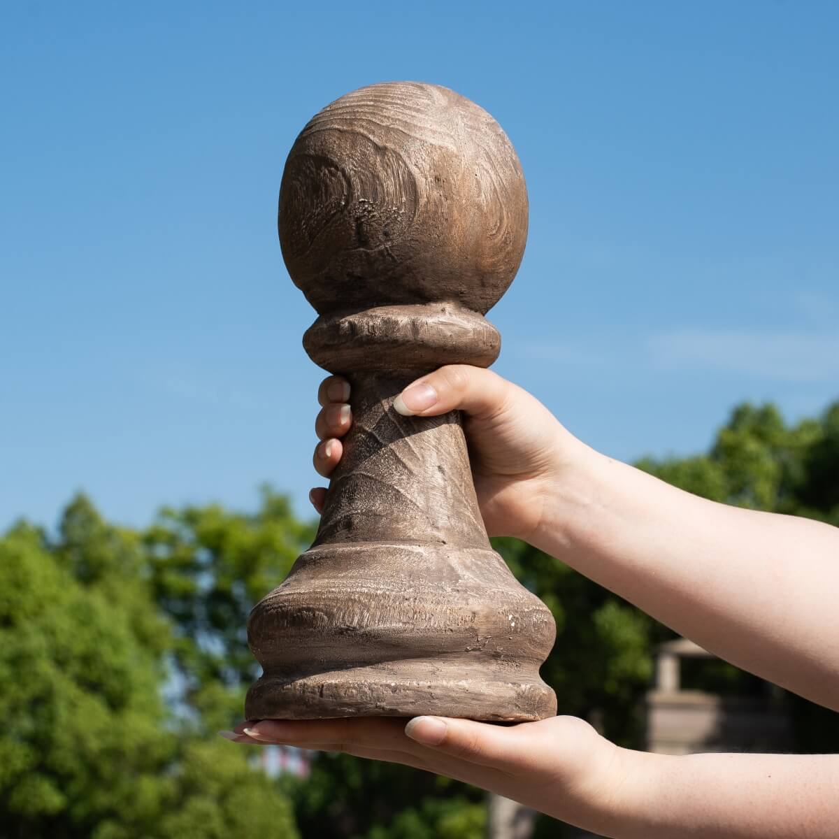 Rustic Wood-Grain Sphere Finial Magnesium Oxide Garden Ornament (GS-2606-BR-QZYY)