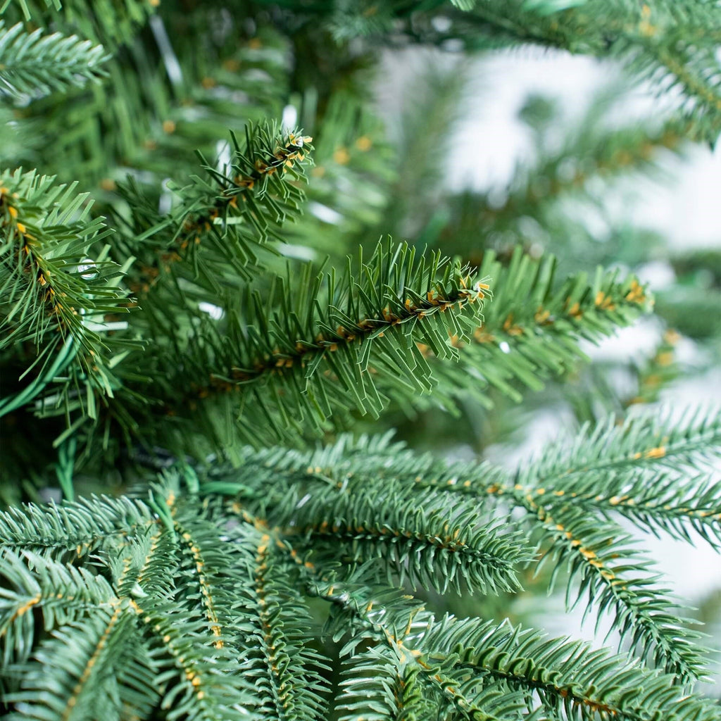Artificial Christmas Tree – 6FT / 7FT Classic Green Holiday Decoration（PJT - 2503） - Direct Wicker